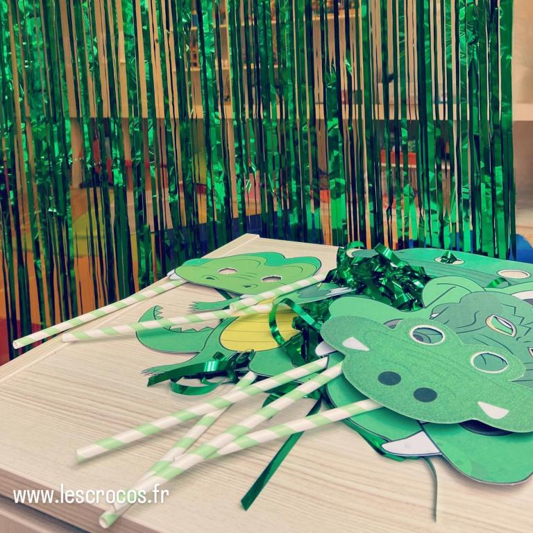 décorations-fête-masques-crocodiles-creche-crocos-40-ans-2025-07-06