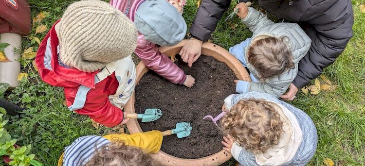 atelier-jardinage-creche-crocos-paris-12e-2025-10-28